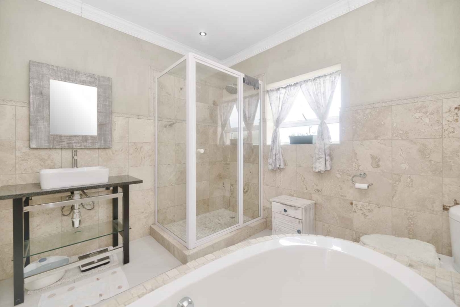 4 Bedroom Property for Sale in Pearly Beach Western Cape